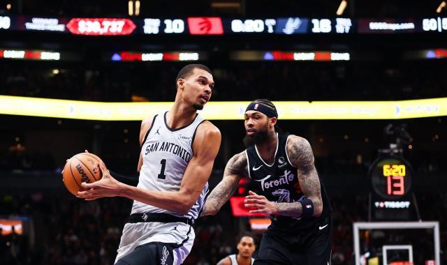 开云下载-剑指西部第一!马刺豪取10连胜:文班封锁内线